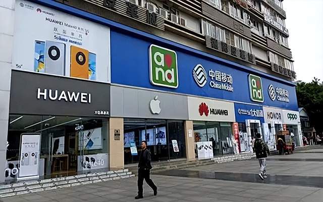 华为手机市场部电话
:中国手机市场创下历史新低纪录，仅2.5亿部，苹果成为最靓的仔